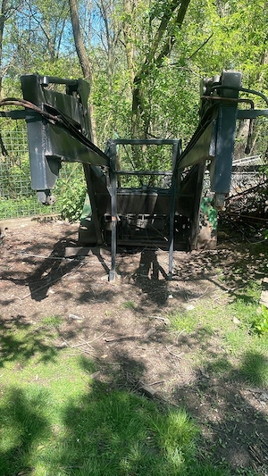 Tractor SAME laser 100 cu încărcător și plug Huard cu trei brazde - imagine 4