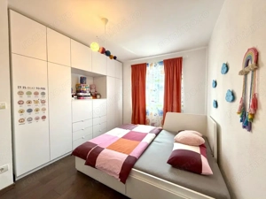 Duplex despartit prin garaj, 5 camere, 137 mp utili - Dumbravita - imagine 12