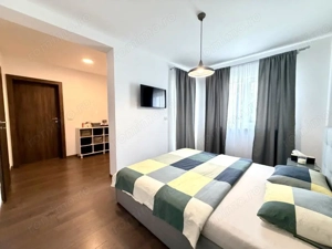 Duplex despartit prin garaj, 5 camere, 137 mp utili - Dumbravita - imagine 9