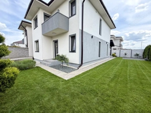 Duplex despartit prin garaj, 5 camere, 137 mp utili - Dumbravita - imagine 2
