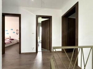 Duplex despartit prin garaj, 5 camere, 137 mp utili - Dumbravita - imagine 18