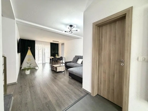 Duplex despartit prin garaj, 5 camere, 137 mp utili - Dumbravita - imagine 7