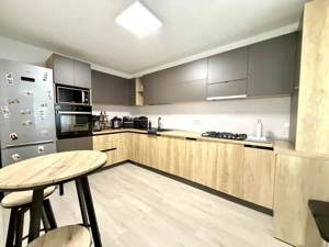 Duplex despartit prin garaj, 5 camere, 137 mp utili - Dumbravita - imagine 15