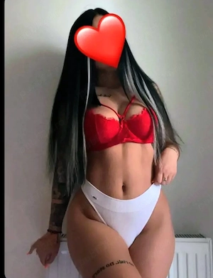 Noua in oras Nelissa miniona sexy cu forme