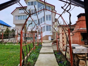 Casă  cu 2 apartamente, mansardă și teren 1000 mp – Tomești  - imagine 2