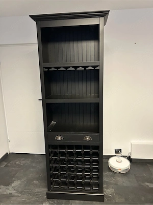 Mobilier tip bar bibliotecă pentru vinuri