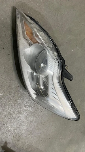 Far focus mk2 stanga 