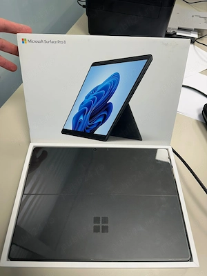 Microsoft Surface Pro 8 în stare excelentă - imagine 3