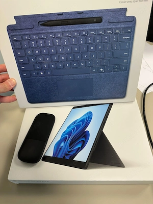 Microsoft Surface Pro 8 în stare excelentă
