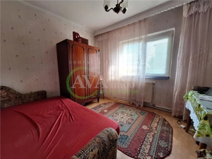 Apartament 3 camere semidecomandat | Etaj 3, zona Ura - imagine 5