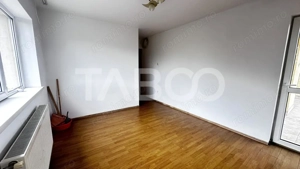 Apartament de vanzare 3 camere nemobilate cu balcon zona Trei Stejari