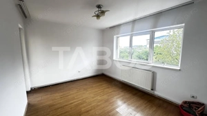 Apartament de vanzare 3 camere nemobilate cu balcon zona Trei Stejari