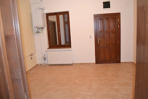 Închiriem birouri în centrul Timisoarei 42mp-360  , 67mp-550  , 75 mp-600   - imagine 6