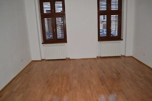 Închiriem birouri în centrul Timisoarei 42mp-360  , 67mp-550  , 75 mp-600   - imagine 5