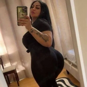  sunt venera o femeie milf +30 cu forme  poze reale confirm la locatie nu cereti poze in privat !!