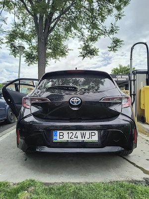 Toyota Corolla 1.8 hibrid 2021 - imagine 4