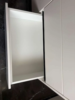 Vând dulap modern 
