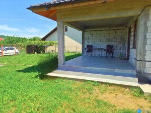 CASA PE PARTER IN BUJORENI - LINISTE, CURTE SI VEDERE SPRE VF. COZIA - imagine 3