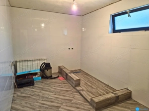 CASA PE PARTER IN BUJORENI - LINISTE, CURTE SI VEDERE SPRE VF. COZIA - imagine 9