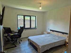 CASA PE PARTER IN BUJORENI - LINISTE, CURTE SI VEDERE SPRE VF. COZIA - imagine 11
