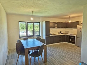 CASA PE PARTER IN BUJORENI - LINISTE, CURTE SI VEDERE SPRE VF. COZIA - imagine 4