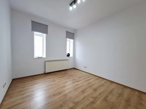 Langa Punctele Cardinale. Ideal pentru birou.  - imagine 2