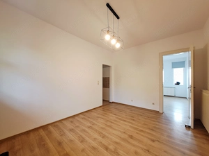 Langa Punctele Cardinale. Ideal pentru birou.  - imagine 7