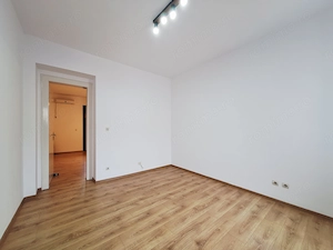 Langa Punctele Cardinale. Ideal pentru birou.  - imagine 3