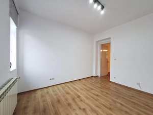 Langa Punctele Cardinale. Ideal pentru birou.  - imagine 4