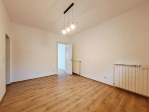 Langa Punctele Cardinale. Ideal pentru birou.  - imagine 8