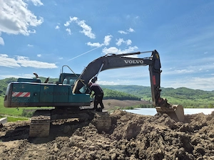 Excavator Volvo EC210 