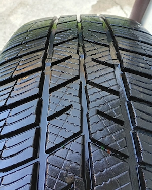 Titlu: Set Jante Aliaj 18" BORBET + Anvelope Iarnă 235/60 R18 BARUM (Ca Noi)