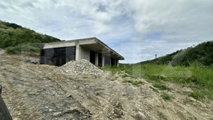 Casa la gri 159 mp, teren 16.418 mp, zona Dumbrăvița-Hunedoara 
