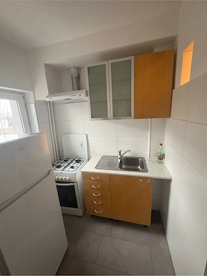 Inchiriez garsoniera renovata de curand , zona Zamca , Suceava - imagine 5