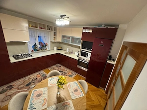 Apartament in bloc tip vila