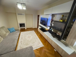 Apartament in bloc tip vila - imagine 2