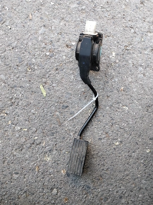 Pedala accelerație Peugeot 407 - imagine 2