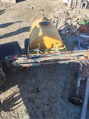 Vând met de ierbicidat pe rotii de 1500 l - imagine 4