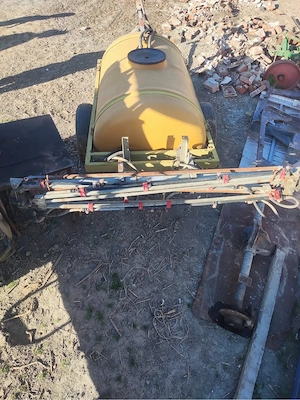 Vând met de ierbicidat pe rotii de 1500 l