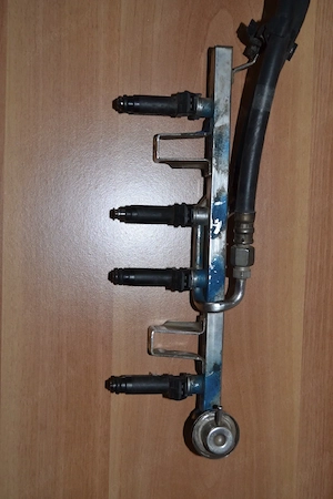Rampă+Injectoare Passat B5.5 1.6 ALZ - imagine 4