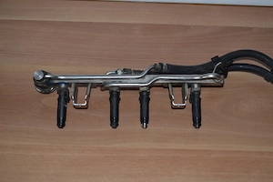 Rampă+Injectoare Passat B5.5 1.6 ALZ