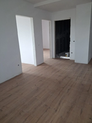 vanzare apartament 3 camere - imagine 2
