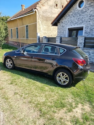 Opel Astra J an 2011, Motor 1.4 Turbo 140 cai benzina. - imagine 3