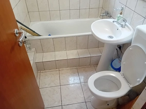 Ap. 2 cam ultracentral, renovat, ideal cabinet sau locuință - imagine 4