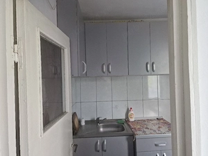 Garsonieră mare, 34 mp, Dărmănești, etaj 3, renovată, cu centrală termică și balcon
