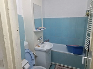 Garsonieră mare, 34 mp, Dărmănești, etaj 3, renovată, cu centrală termică și balcon