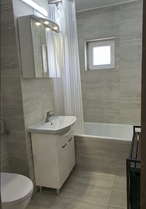 Apartament 2 camere de închiriat, zona Alfa, decomandat, mobilat, utilat, aer condiționat, centrală 