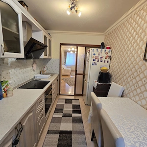 Vand apartament Zona Primarie
