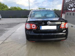 Vând Volkswagen Jetta 1.6 TDI, 10 2009 - imagine 2