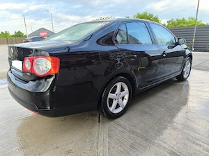 Vând Volkswagen Jetta 1.6 TDI, 10 2009 - imagine 3